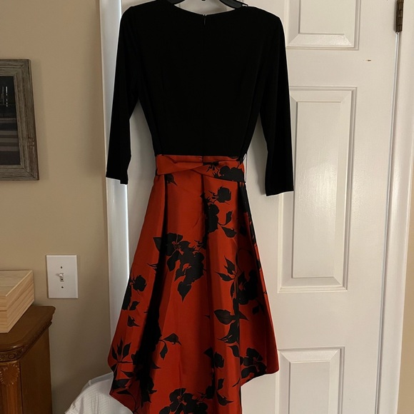 Women’s dress. Never worn. - Picture 2 of 3